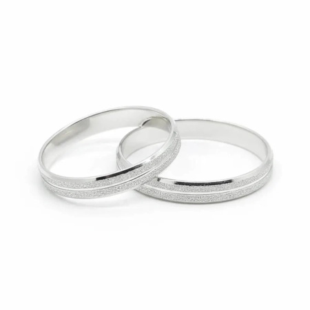 Aliança de Compromisso de Prata Chanfrada Diamantada e Reta por Dentro com 3,5mm