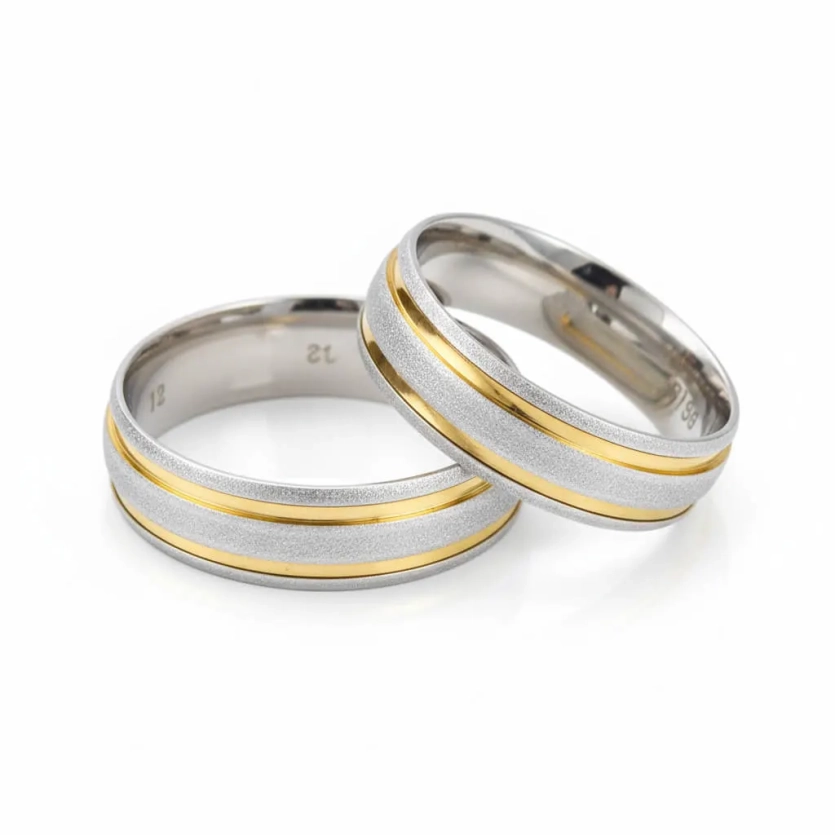Aliança de Namoro Prata com 4 Filetes de Ouro Anatômica 6mm - LSR Joias - Joalheria Mineira Artesanal