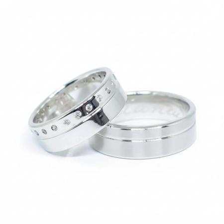 Aliança de Namoro de Prata 950 Reta com Friso e Zircônias 7,0mm