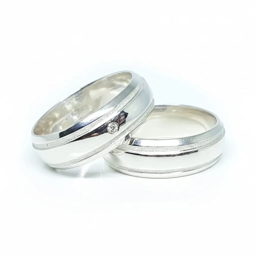 Aliança de Namoro de Prata 950 Abaulada com Zircônia e 2 Frisos 6,0mm