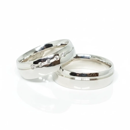 Aliança de Namoro de Prata 950 Abaulada Anatômica com Zircônias e Friso 6,5mm