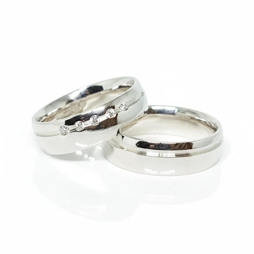 Aliança de Namoro de Prata 950 Abaulada Anatômica com Zircônias e Friso 6,5mm