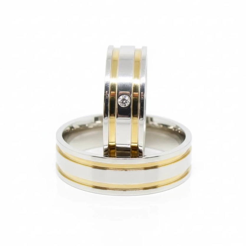 Aliança de Namoro Prata com Filetes de Ouro e Zircônia Reta e Anatômica 6mm - LSR Joias - Joalheria Artesanal Mineira