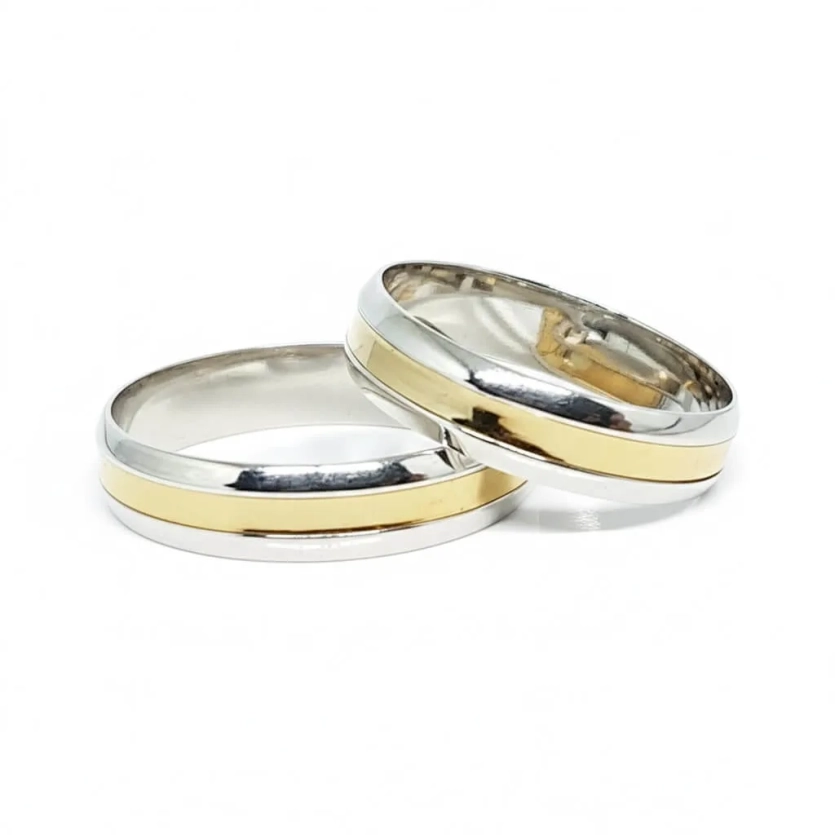 Aliança de Namoro Prata com Filetes Largos de Ouro Semi Abaulada 5mm - LSR Joias - Joalheria Artesanal Mineira