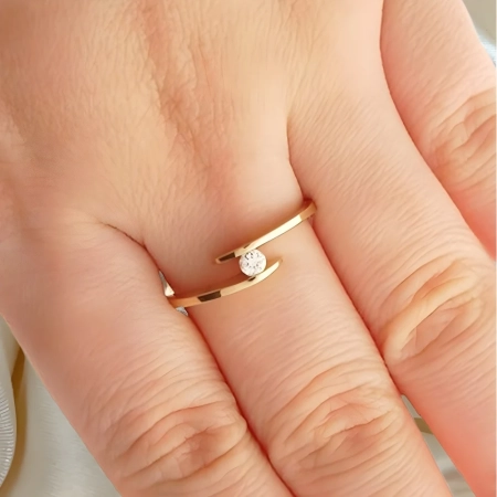 Anel Solitário de Ouro 18k com Brilhante Suspenso 10 pontos