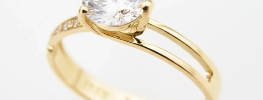 ANS1-12 - Anel de Ouro 18k Solitário 3 G Anel Solitário de Ouro 18k com Aro Vazado e Zircônias