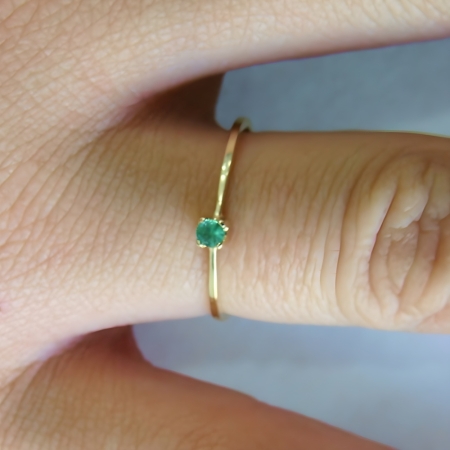 Anel Solitário de Ouro 18k com Esmeralda - Anel de Casamento - Joia Artesanal