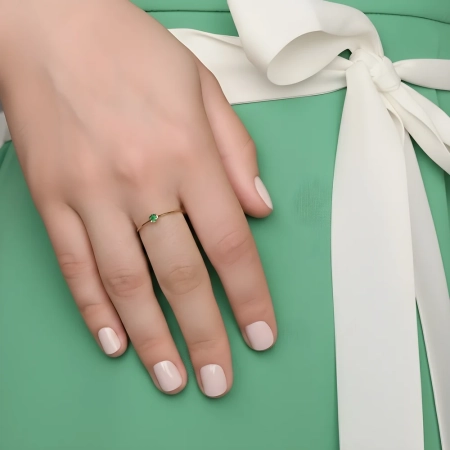 Anel Solitário de Ouro 18k com Esmeralda Redonda - Anel de Casamento - Joia Artesanal